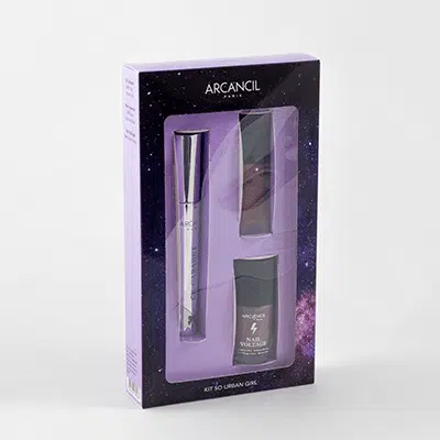 Etui rectangulaire violet et noir.